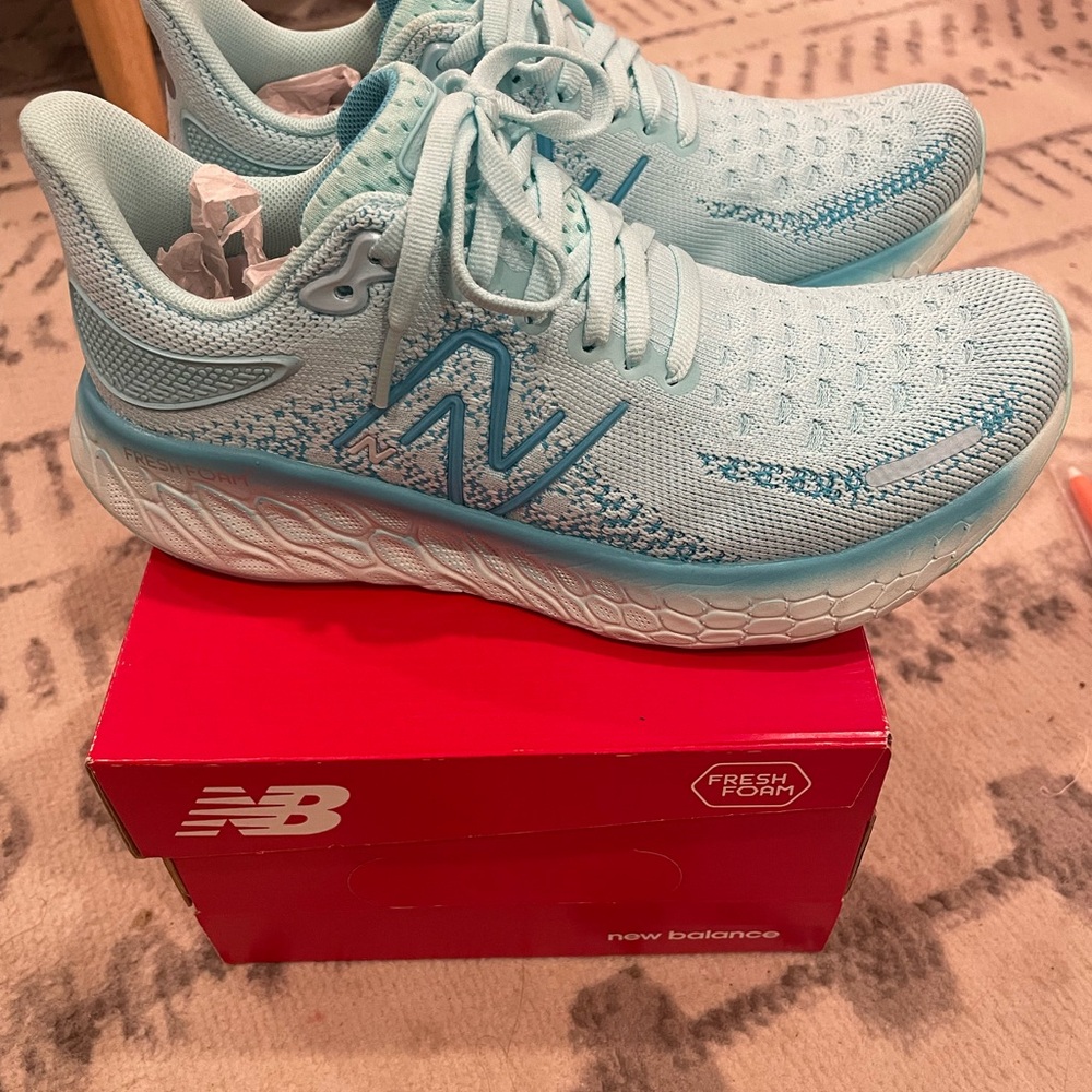 New Balance Fresh Foam x 1080 v12 size 5.5 (Bright Cyan/Blue)
